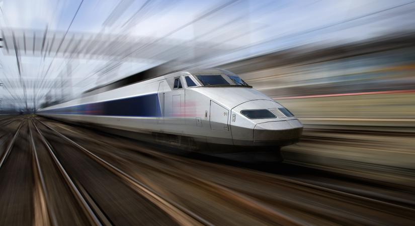 Rendkívül súlyos baleset történt - szupergyors vonat ütközött katonai járművel Franciaországban