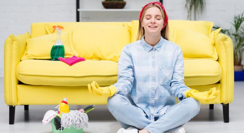 Koszos a kanapéd? Ez a filléres trükk új életet lehel bele