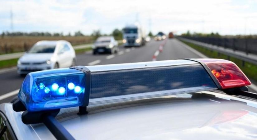 Ütközés az M3-ason, az érintett szakaszon csak araszolni lehet