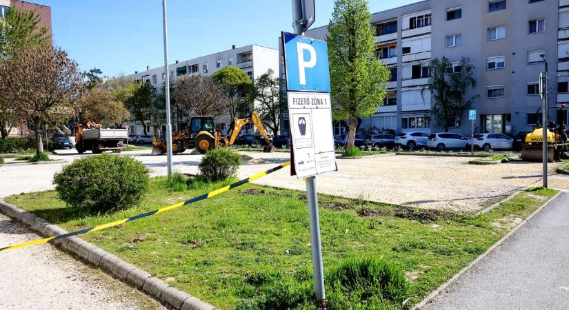 Így kedveznek az autósoknak Szekszárdon – Elkezdődött a munka (fotókkal)