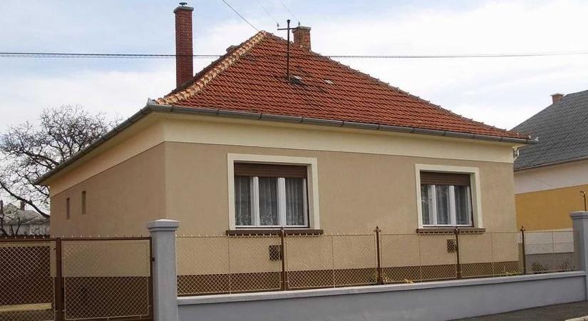 Komoly bírságot kaphatnak a kertes házban élők, ha rosszul szerelik fel a házra ezt az eszközt