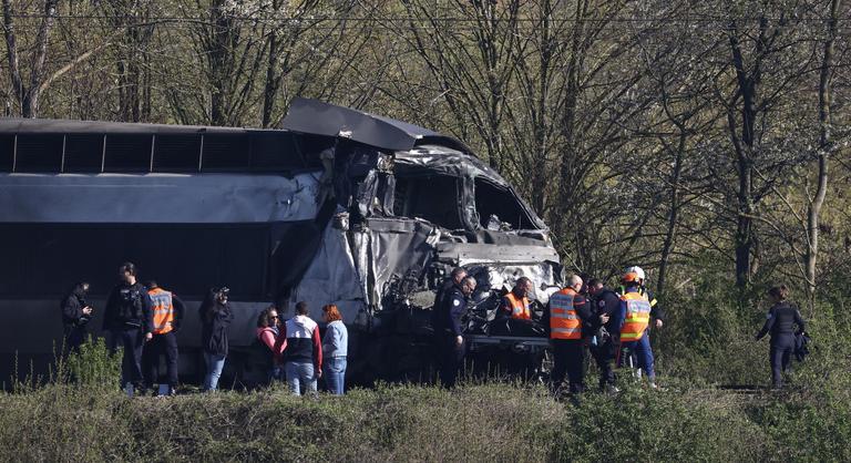 Tömegszerencsétlenség történt Franciaországban, száguldó TGV csapódott egy teherautónak