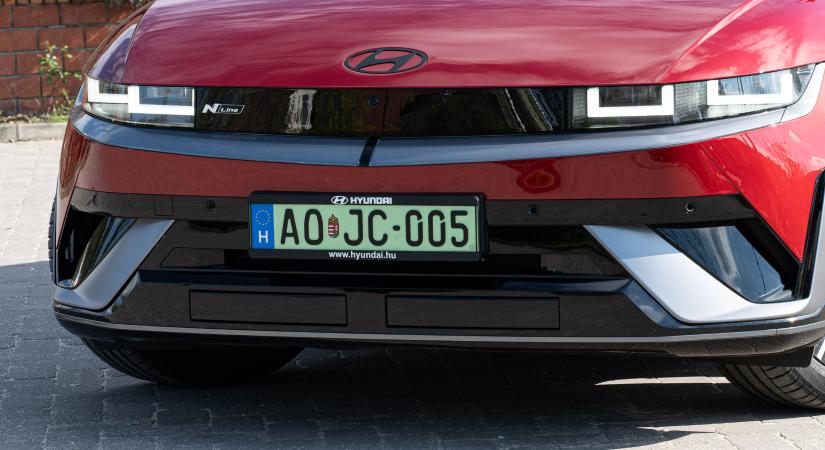 Soha ennyi autó nem kapott zöld rendszámot, mint márciusban