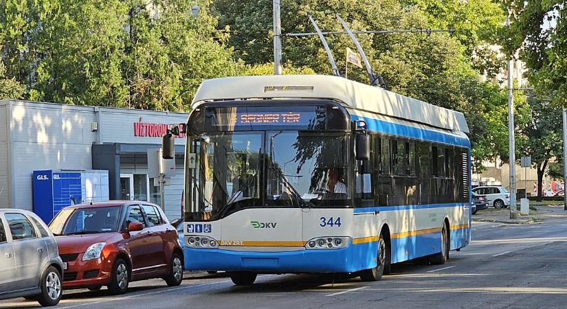 Néhány órára lezárnak egy buszmegállót Debrecenben