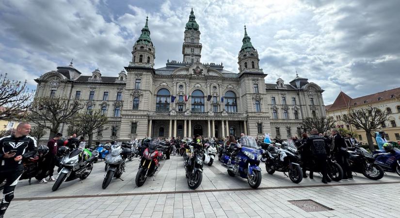 Jótékonyságból több száz motoros vonult fel Győr utcáin - fotók, videó