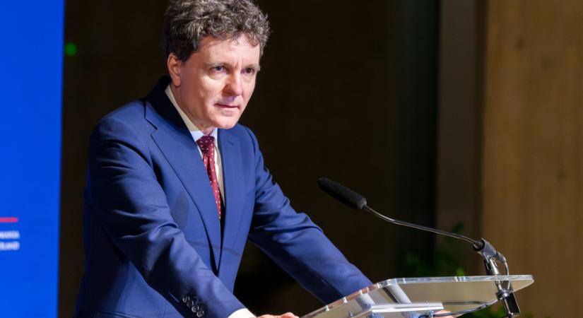 Nicușor Dan: nyilvánosságra kell hozni a Pfizer-vakcinák beszerzésének minden részletét