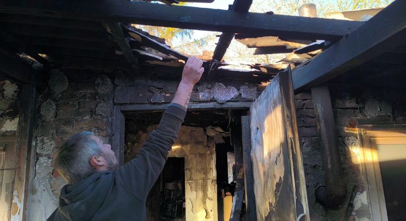 „Leültem a hamu közé és csak sírtam” – videón kér segítséget az oroszlányi családapa