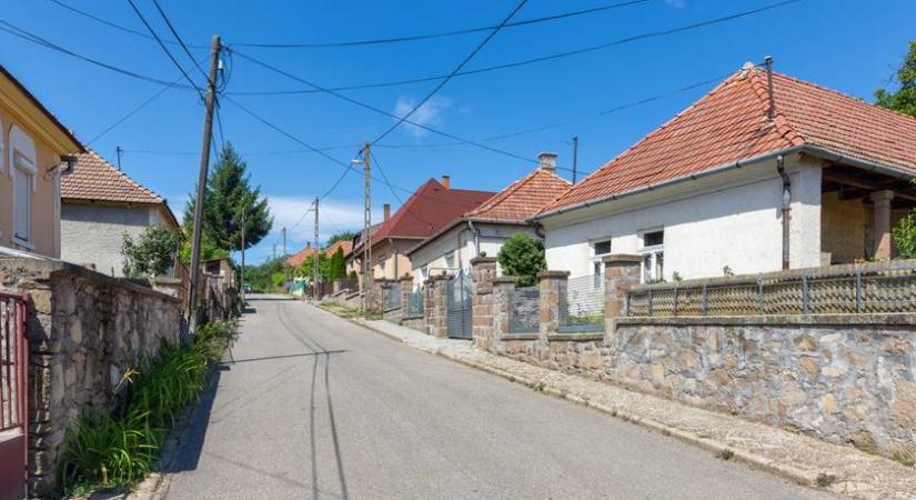 Komoly bírságot kaphatsz, ha ezt rosszul szereled fel a házadra: sokan nem ismerik a szabályt