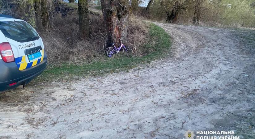 Rivne megyében megtalálták egy 3 éves kisfiú holttestét, aki biciklizni indult és nem tért haza – egy másik gyermeket továbbra is keresnek