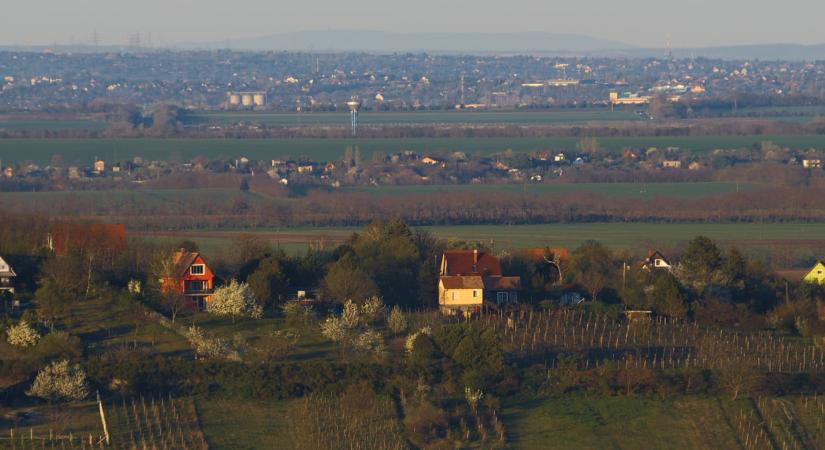 A Velencei-hegységből is látni lehetett a Kékest
