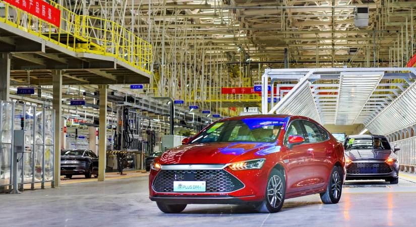 Rabszolgaként bántak a dolgozókkal egy kínai autógyárban