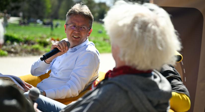 Sztárparádé volt Hankó Balázs könyvbemutatóján – különleges meglepetés is érkezett