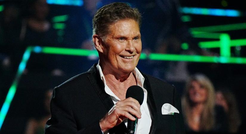 Manapság alig látni, most mégis friss fotók kerültek elő a 73 éves David Hasshelhoffról