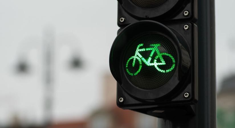 Baleset történt a főúton, egy szabálytalanul közlekedő kerékpárost gázoltak el