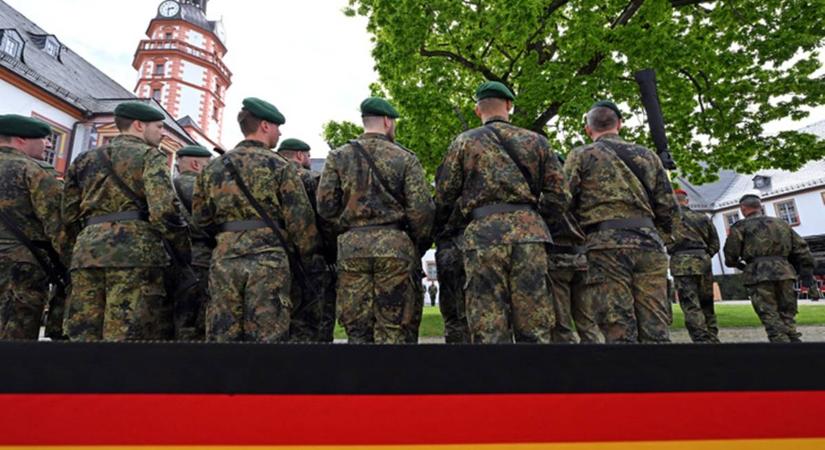 Katonai engedély kell a külföldre utazó német férfiaknak