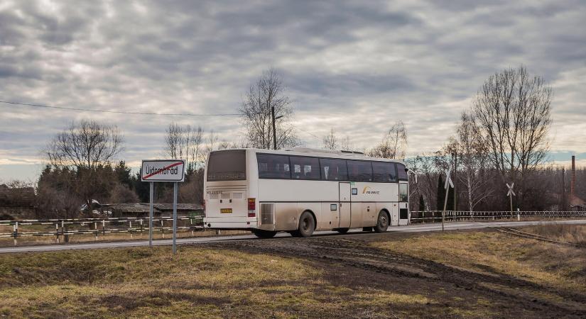 Rohanva hagyta el a pécsi buszsofőr a fülkéjét, percekig állt a busz a döbbent utasokkal