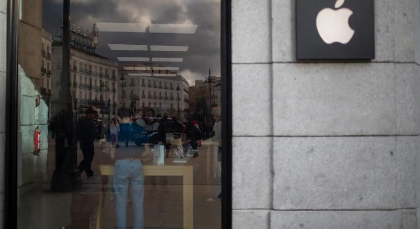 Apple-válság: Tovább csúszhat az első hajlítható iPhone Ultra megjelenése