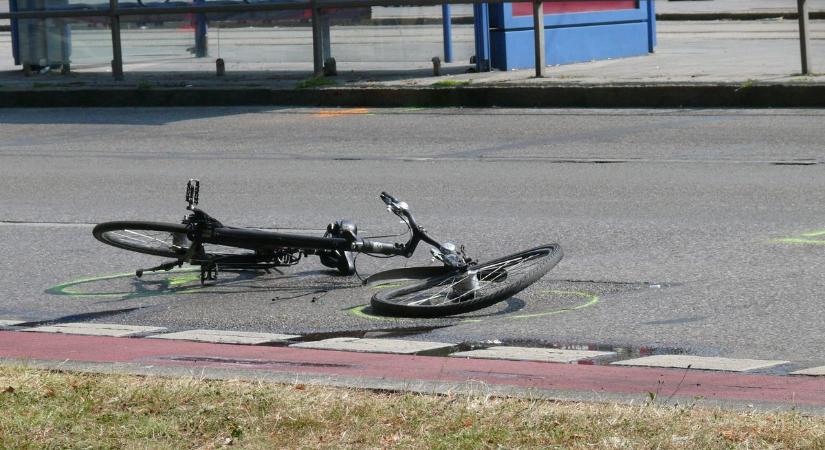 Súlyos baleset a délutáni csúcsforgalomban - egy kerékpárost gázoltak el