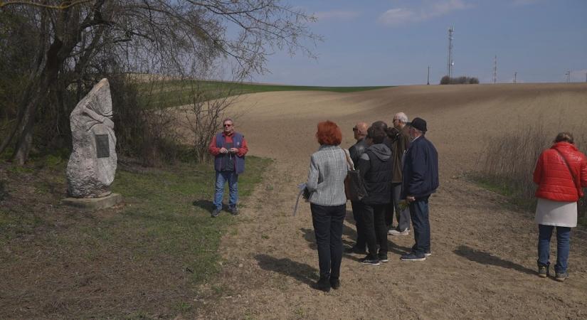 Kegyeleti séta és megemlékezés a Repülős emlékműnél