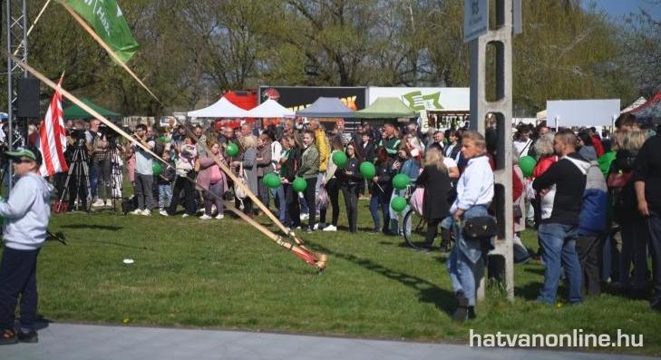 Felhatalmazást kér a választóktól a Mi Hazánk 