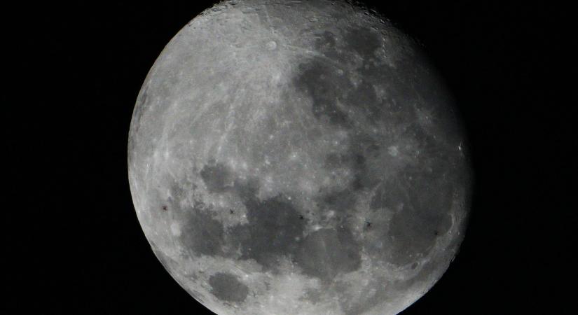 Oroszország elhalasztja három holdküldetését