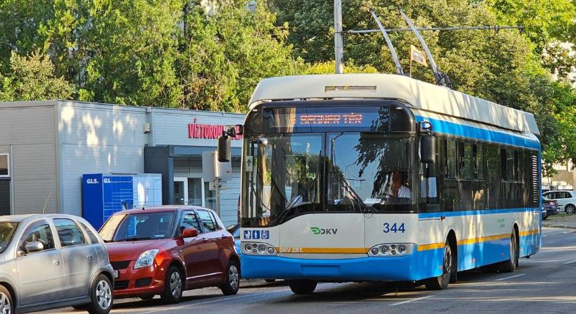 Lezárják az egyik lakótelepi megállót Debrecenben, több járat is érintett!