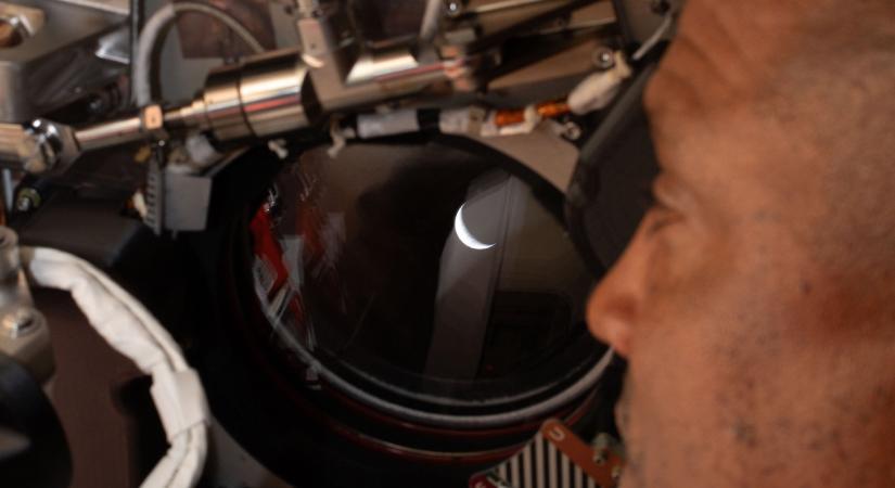 Az Artemis-2 már hazafelé tart