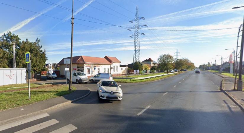 Csőtörés a forgalmas debreceni kereszteződésben