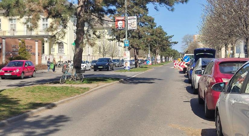 Már készül a zebra a Markusovszky kórháznál - fotó