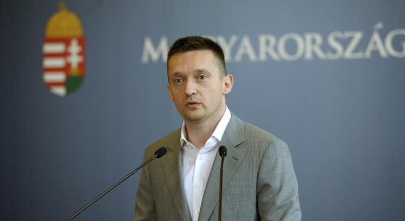 Rogán Antal a választások előtt hozott új rendeletet a titkosszolgálati dolgozóknak