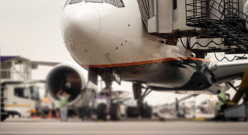 Egy olasz reptéren elfogyott az üzemanyag és több repülőtéren pedig korlátozásokat vezettek be