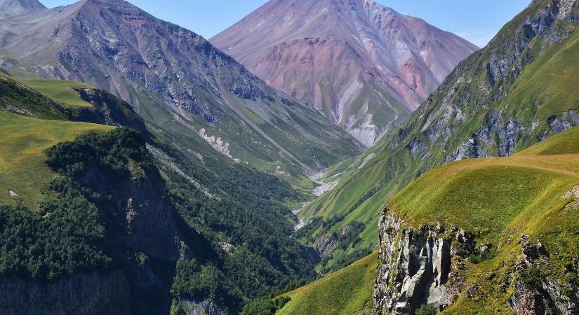 Nem fogod elhinni, mi történik Grúziában a hegyek között