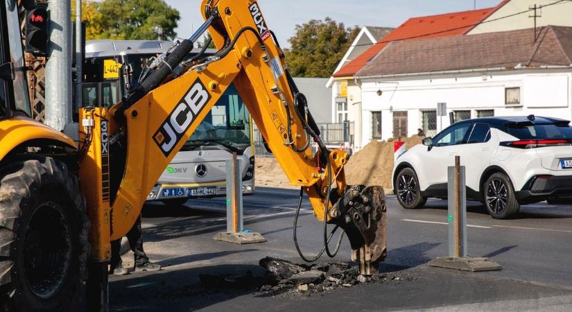 Búcsút inthetnek a megszokott útvonalnak a debreceniek, napokig dolgoznak majd ebben a kereszteződésben!