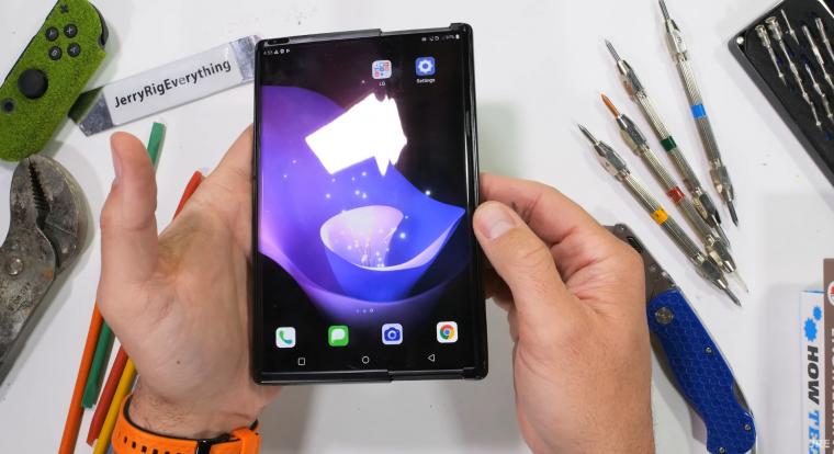 Így néz ki belülről az LG soha piacra nem dobott feltekerhető okostelefonja