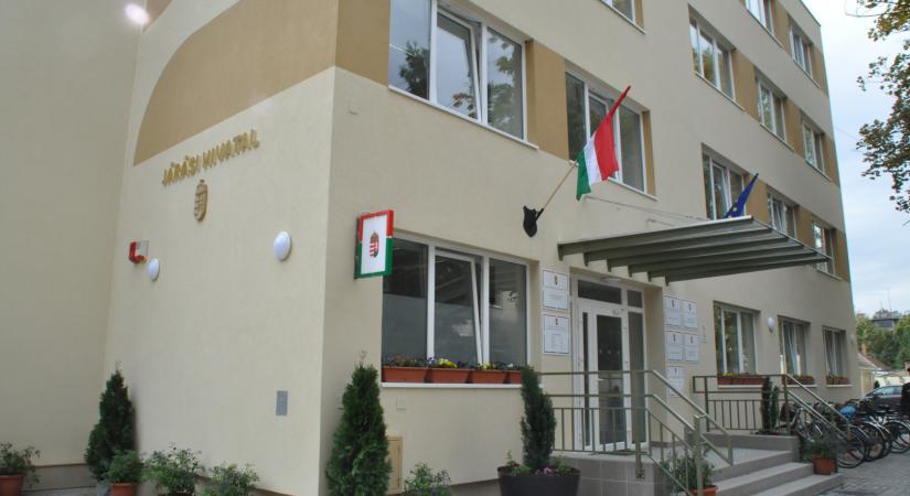 Választás 2026: Hétvégi rendkívüli nyitvatartás a vásárhelyi kormányablakban