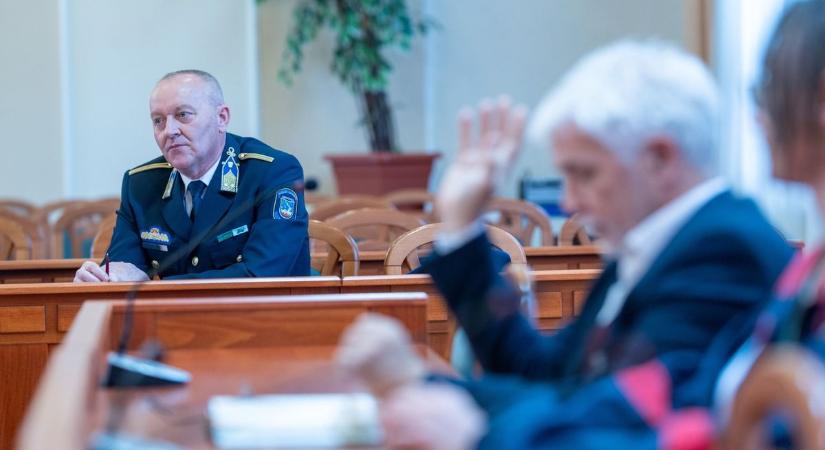 Valami készül a rendőrkapitányság falai között: különös szövetséget kötöttek a fiatalok és az egyenruhások