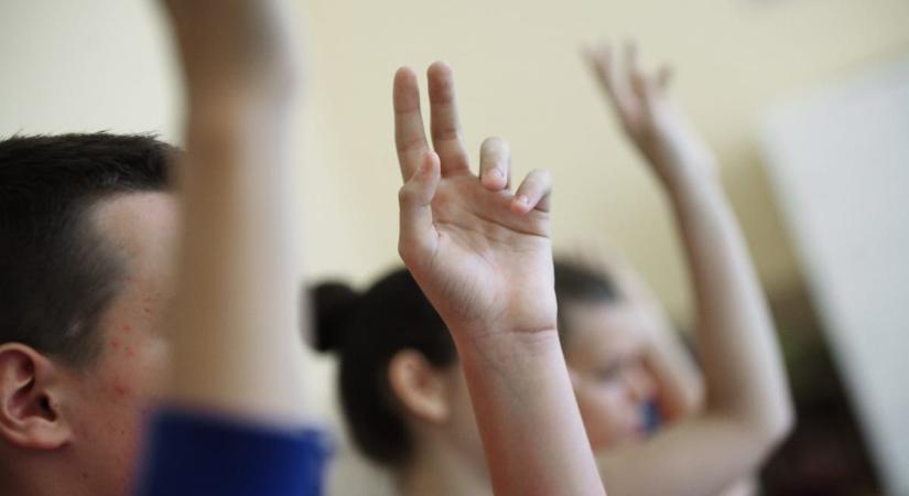 „Azt kéne megtanulniuk, hogy kiszűrjék mi az, ami totál kamu, és mi az, ami nézőpont kérdése” – véli egy történelemtanár