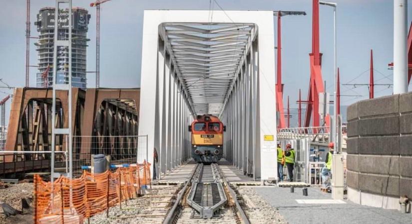 Éjszakai zajra kell számítani: karbantartási munkák kezdődnek a Budapest–Győr–Hegyeshalom vasútvonalon