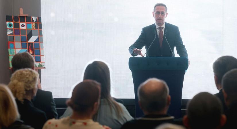 Budapesten a bankban hiába is keresik, Miskolcon akadhat nyomára a kincseknek - fotók, videó