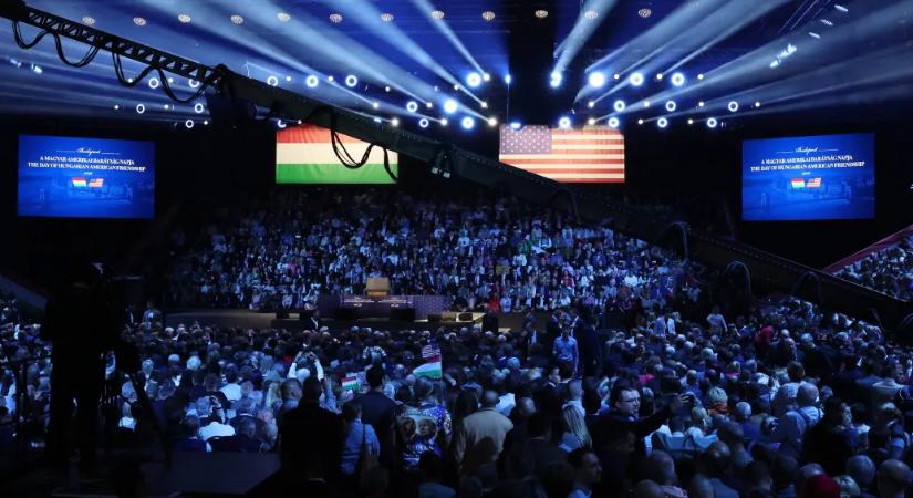 Egy nagy és erős rétisas a barátunk – elkezdődött Orbán és Vance kampányeseménye az MTK sportcsarnokában