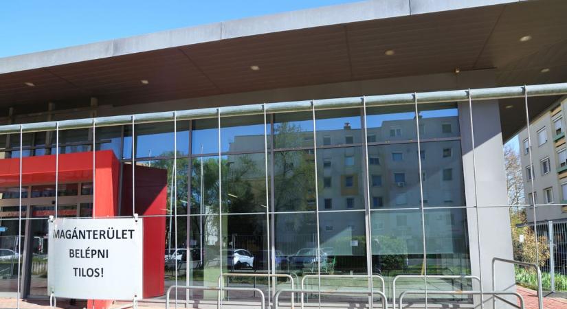 Egyre furcsább, ami az elhagyott szegedi bolttal történik – kiderülni látszik, mi nyílhat a helyén