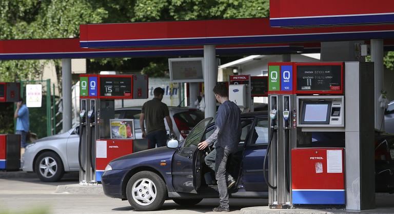 Jelentős drágulás a szlovén kutakon: éjféltől ugranak meg az árak