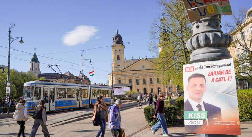 Hangfelvételekkel „tüzelnek” egymásra Debrecenben