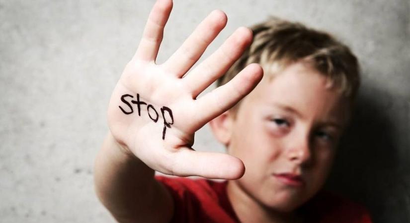 Sokkoló valóság a Lőrinciben történt kamaszverés évfordulóján – az iskolákban minden ötödik gyereket bántanak