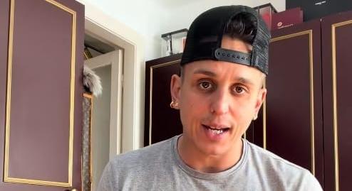 „Itt mindenki él, mint Marci a Hevesen” – VV Aurelio úgy buzdít Orbán támogatására, hogy eltiltották a közügyektől