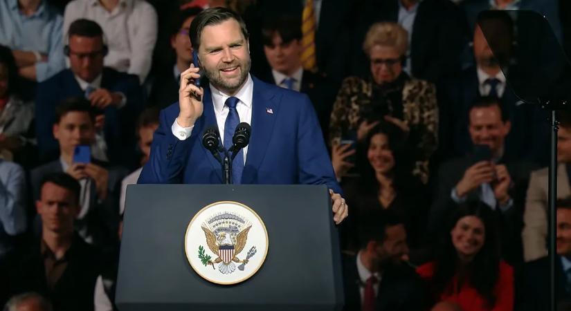 Ilyet se hallhatsz minden nap: a tömeg előtt hívta fel Trumpot JD Vance az Orbán Viktorral közös nagygyűlésen