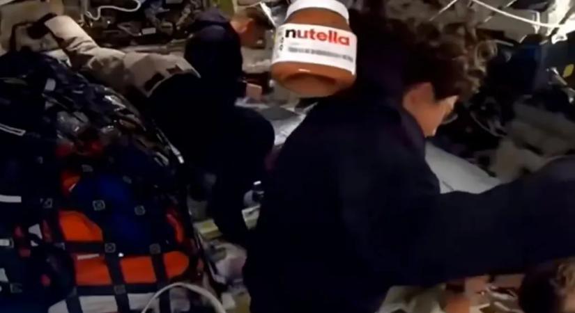 Mindenki az Artemis II legénységét figyelte, amikor beúszott a képbe egy üveg Nutella