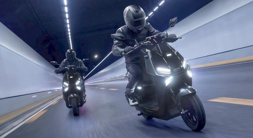 Heteken belül megérkezik az új, nagy hatótávú e-robogó - Száz kilométer elég egy napra?