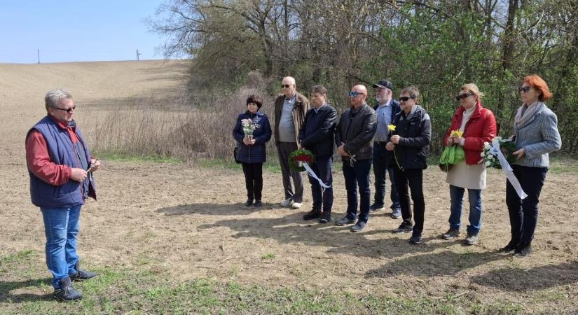 A hősökre emlékezni kell