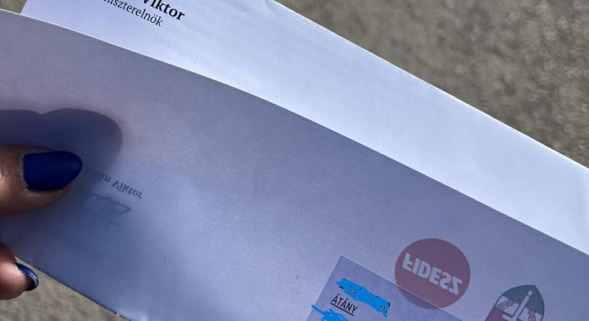 Gyerekek osztottak fideszes tartalmú leveleket Átányban – kérdések merültek fel a felvétel kapcsán